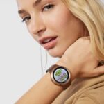 Reloj smartwatch Rond Connect de acero IP rosado con correa mesh - Imagen 4