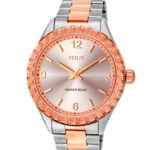 Reloj analógico Tender Bear de acero IP bicolor rosado con relieve de osos - Imagen 3
