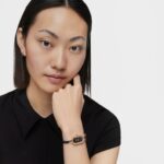 Reloj analógico con brazalete de acero IP negro y caja de acero IPRG rosado TOUS Hold Oval - Imagen 4
