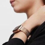 Reloj smartwatch con brazalete de acero IPRG rosado y caja de aluminio en color IPRG rosado TOUS T-Band Mesh - Imagen 5