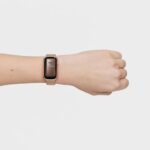 Reloj smartwatch con brazalete de acero IPRG rosado y caja de aluminio en color IPRG rosado TOUS T-Band Mesh - Imagen 6
