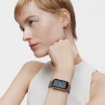 Reloj smartwatch con brazalete de acero y caja de aluminio en color IPG dorado TOUS T-Band Mesh - Imagen 4