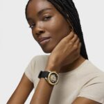 Reloj analógico automático con caja de acero IPG dorado y brazalete de silicona negra TOUS Now - Imagen 4