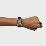 Reloj analógico automático con caja de acero IPG dorado y brazalete de silicona negra TOUS Now - Imagen 6