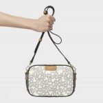 Bandolera Kaos Mini beige y negro - Imagen 6