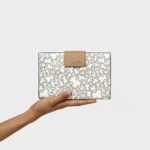 Billetera mediana Kaos Mini beige y negro - Imagen 4