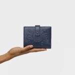 Cartera Flap de piel azul marino TOUS Miranda - Imagen 4