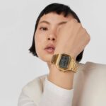 Reloj digital con brazalete de acero IP dorado Emerald - Imagen 3