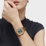 Reloj digital con brazalete de acero IPG dorado y zirconitas D-BEAR - Imagen 3