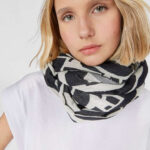 Foulard de jacquard negro y blanco TOUS Vera - Imagen 4