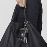 Mini colgante negro con bolsa interior TOUS Cecilia - Imagen 6