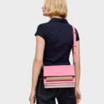 Bandolera mediana rosa y tierra Audree Saffiano - Imagen 4