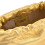 Bandolera pequeña de piel dorada TOUS Gloss - Imagen 3