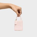 Llavero mini bolso pop rosa claro - Imagen 3